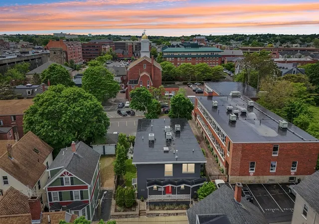 Homes for sale in Salem, MA | 7 Howard St, Salem, MA 01970 | Houzeo