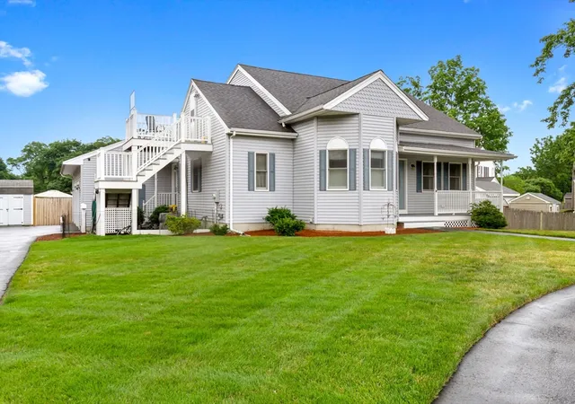 Photo 3 of Single family home for sale at 4 Calas Cir, Peabody, MA 01960 | MLS# 73542911 | Listing updated on 2026-09-19