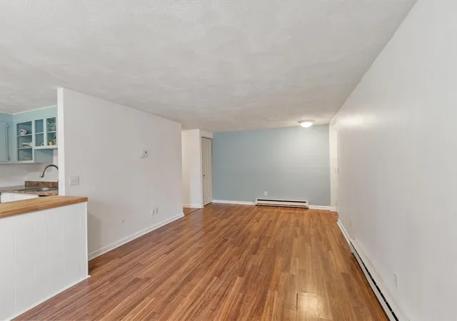 4th image of 4 Glen Devin St #4, Amesbury, MA 01913 | MLS# 73562941