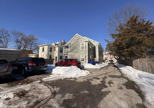 Listing Photo 2 - Condo for sale in building located at 229 Central St, Springfield, MA 01105 - Unit #