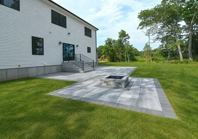 Photo 3 of Sale Pending at 6 Hadley Hts Way, Freetown, MA 02702 | MLS# 73534273 | Listing updated on 2026-08-23