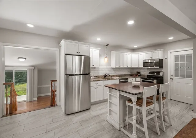 3rd image of 380 Woodward Ave, Seekonk, MA 02771 | MLS# 73535924