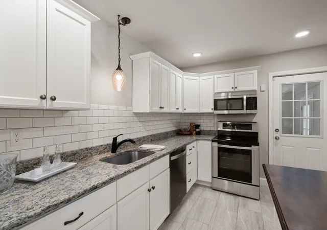 4th image of 380 Woodward Ave, Seekonk, MA 02771 | MLS# 73535924