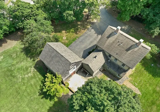 2nd image of 10 Poquanticut Ave, North Easton, MA 02356 | MLS# 73565212