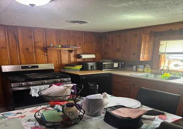 5th image of 95 Augustine St, Brockton, MA 02301 | MLS# 73554831