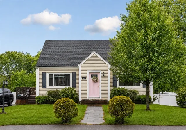 Homes for sale in South Weymouth, MA | 563 Pine St, South Weymouth, MA 02190 | MLS# 73529318