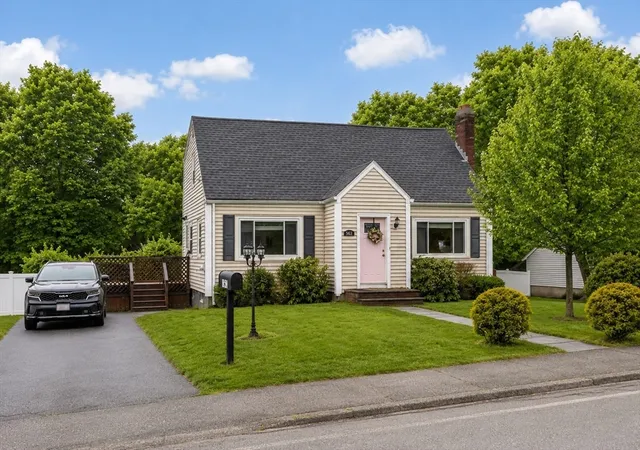 Homes for sale in South Weymouth, MA | 563 Pine St, South Weymouth, MA 02190 | MLS# 73529318
