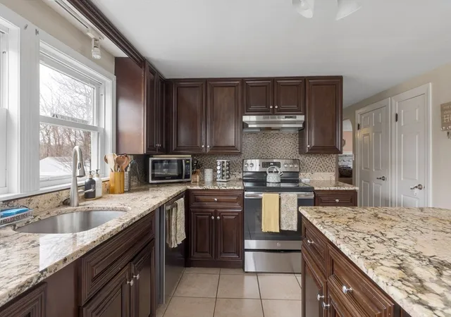 Homes for sale in South Weymouth, MA | 563 Pine St, South Weymouth, MA 02190 | MLS# 73529318