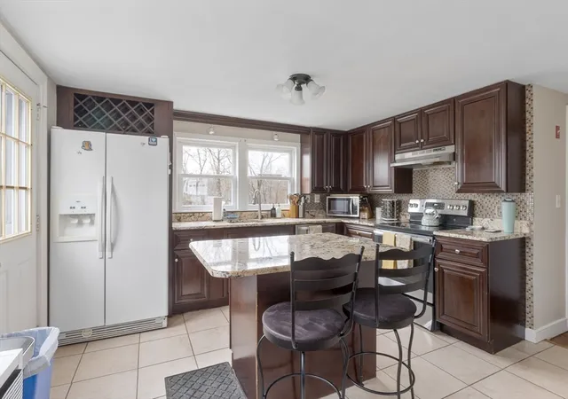 Homes for sale in South Weymouth, MA | 563 Pine St, South Weymouth, MA 02190 | MLS# 73529318