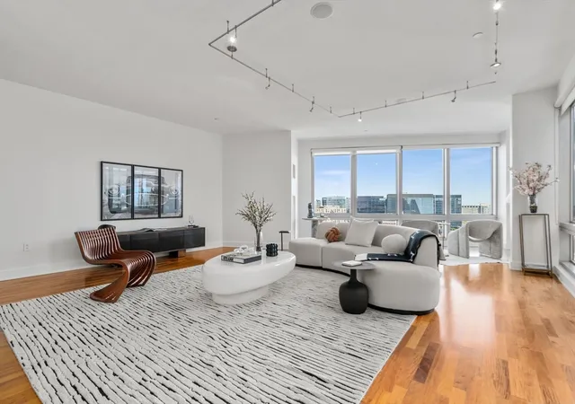3rd image of 500 Atlantic Ave #18P, Boston, MA 02210 | MLS# 73545960
