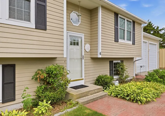 Photo 3 of Single family home for sale at 6 Musket Rd, Seekonk, MA 02771 | MLS# 73570078 | Listing updated on 2026-09-04