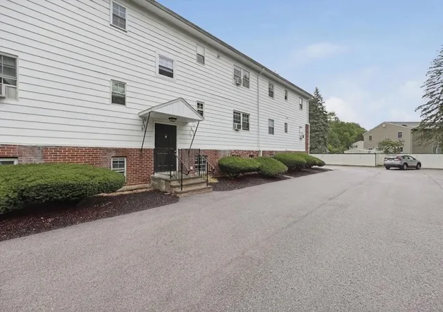 2nd image of 6 Venice St, Danvers, MA 01923