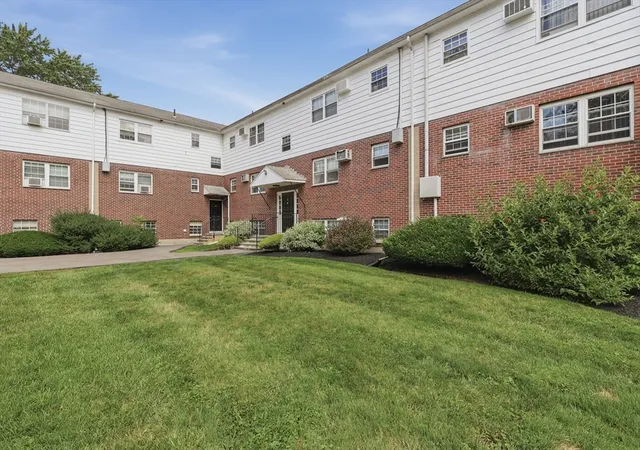 3rd image of 6 Venice Street #C2, Danvers, MA 01923 | MLS# 73557479