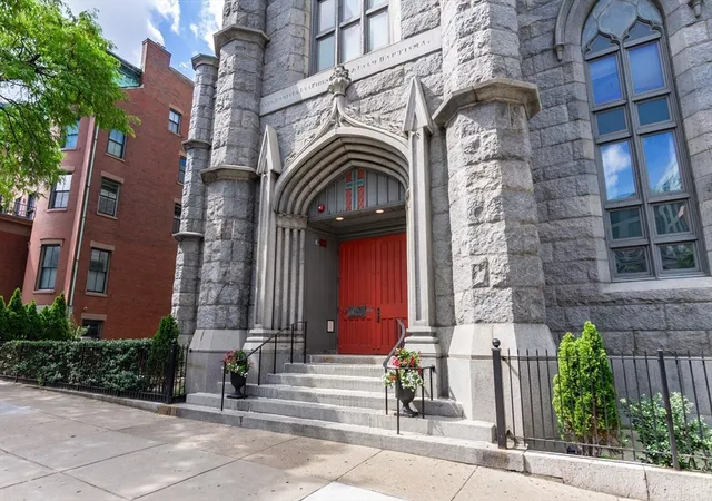 Listing Photo 2 - Condo for sale in St Peter & Paul Church Condos located at 45 W Broadway, Boston, MA 02127 - Unit #208