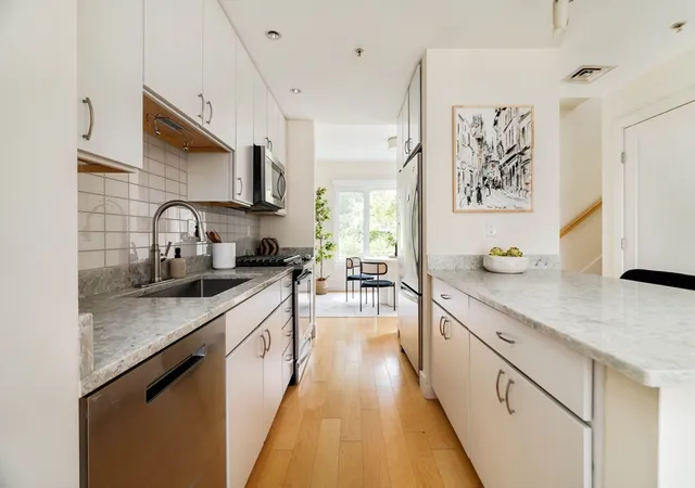 Listing Photo 5 - Condo for sale in building located at 22 Blue Jay Cir, Boston, MA 02126 - Unit #22