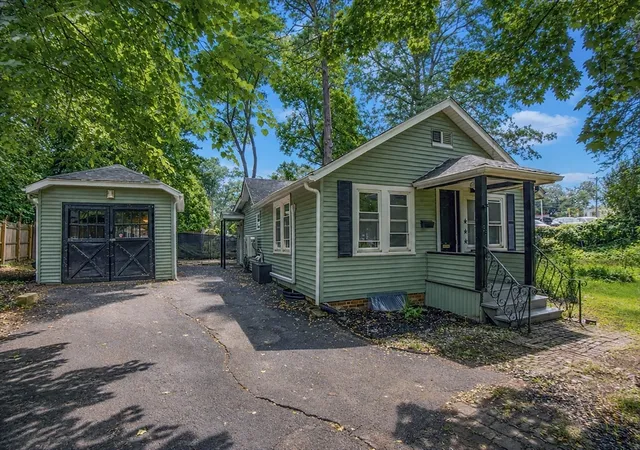 Photo 3 of Sale Pending at 33 Plumtree Rd, Springfield, MA 01118 | MLS# 73564851 | Listing updated on 2026-09-15