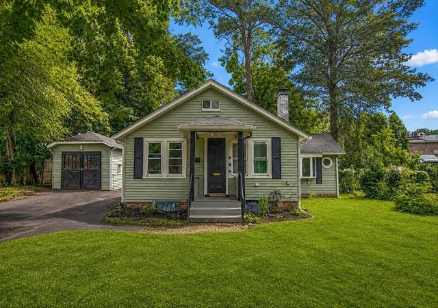 Photo 4 of Sale Pending at 33 Plumtree Rd, Springfield, MA 01118 | MLS# 73564851 | Listing updated on 2026-09-15