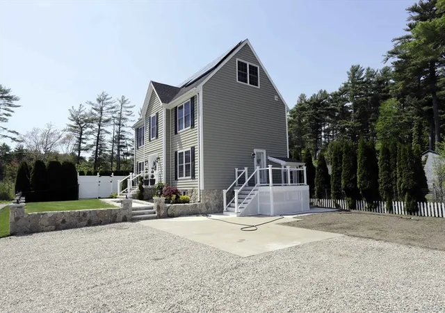 3rd image of 17 David St, Acushnet, MA 02743 | MLS# 73521954