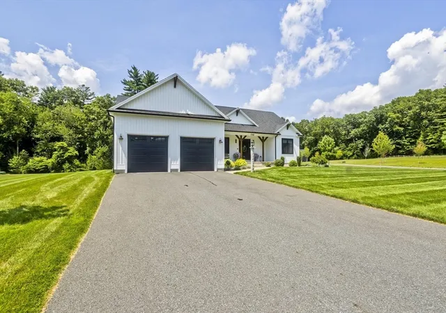Homes for sale in Southwick, MA | 1 Honeybird Run, Southwick, MA 01077 | MLS# 73548405