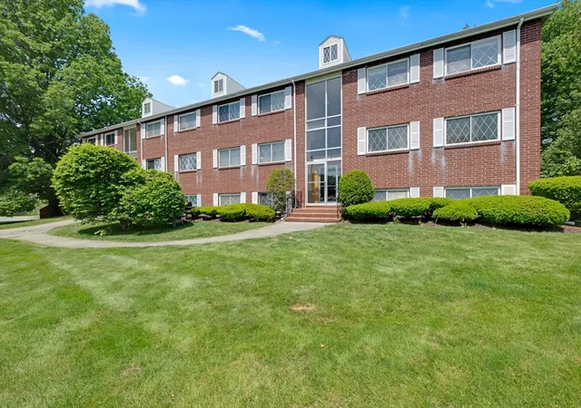 Homes for sale in North Andover, MA | 1 Fernview Avenue #6, North Andover, MA 01845 | MLS# 73532488