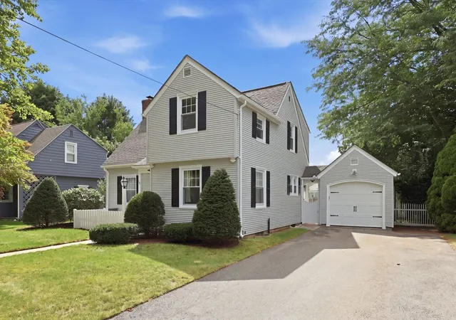 3rd image of 250 Gillette Ave, Springfield, MA 01118 | MLS# 73567787