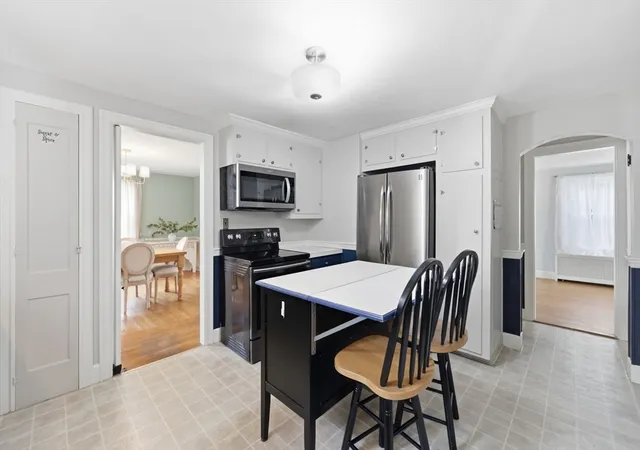 5th image of 250 Gillette Ave, Springfield, MA 01118 | MLS# 73567787