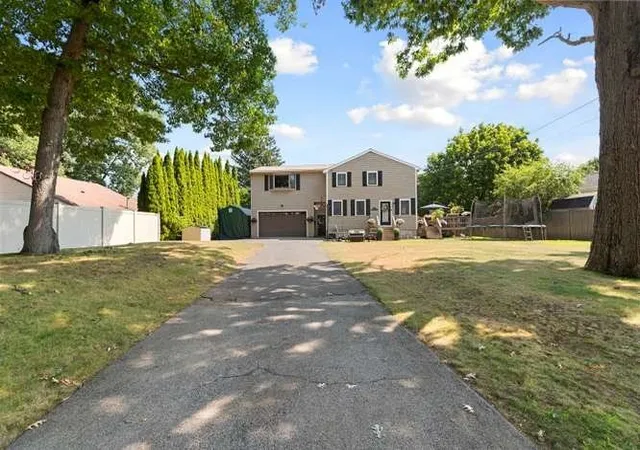 Photo 3 of Single family home for sale at 40 Hillside Ave, Beverly, MA 01915 | MLS# 73563395 | Listing updated on 2026-09-10