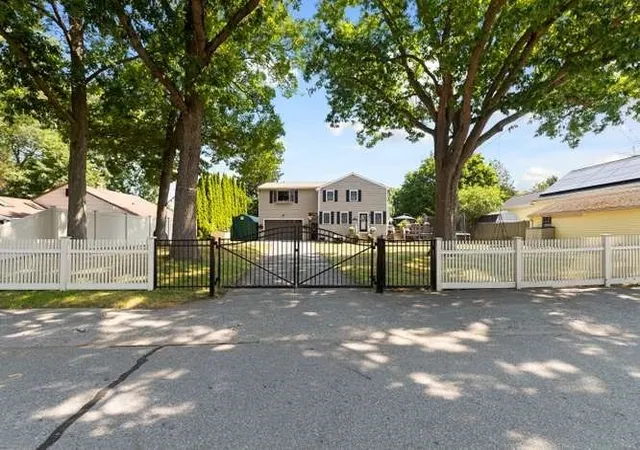 Photo 4 of Single family home for sale at 40 Hillside Ave, Beverly, MA 01915 | MLS# 73563395 | Listing updated on 2026-09-10