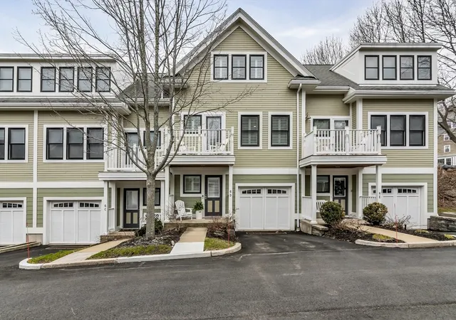 1st image of 6 Summer St #D, Manchester, MA 01944 | MLS# 73498037