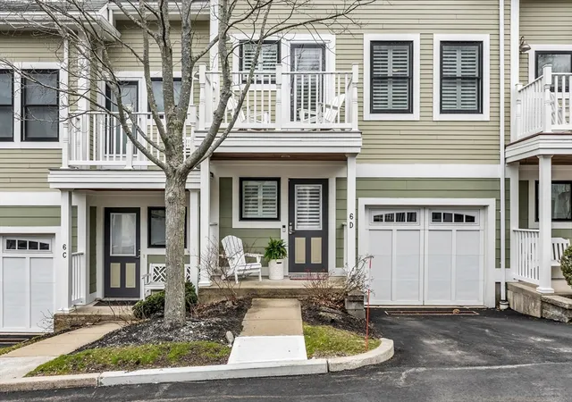 2nd image of 6 Summer St #D, Manchester, MA 01944 | MLS# 73498037