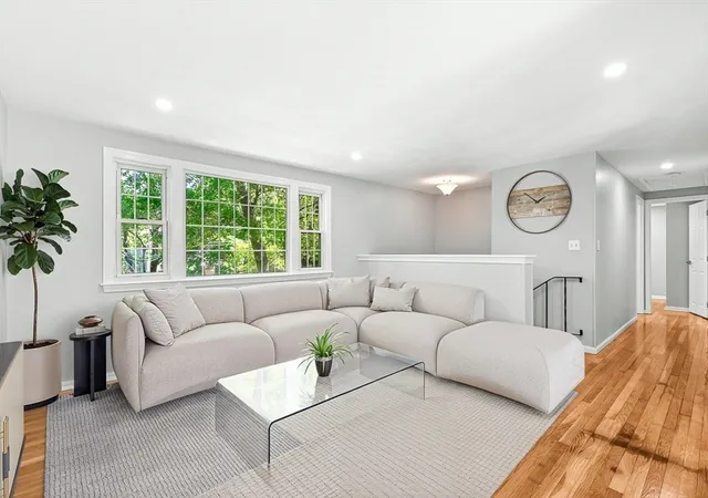 3rd image of 18 Adams St, Plymouth, MA 02360 | MLS# 73527336