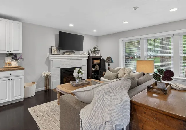 4th image of 26 Maplewood Ave, Sudbury, MA 01776 | MLS# 73519715