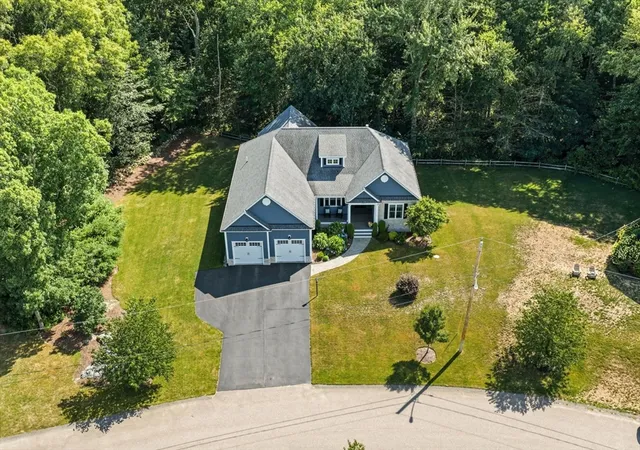 4th image of 76 Avalon Dr, Attleboro, MA 02703 | MLS# 73555296