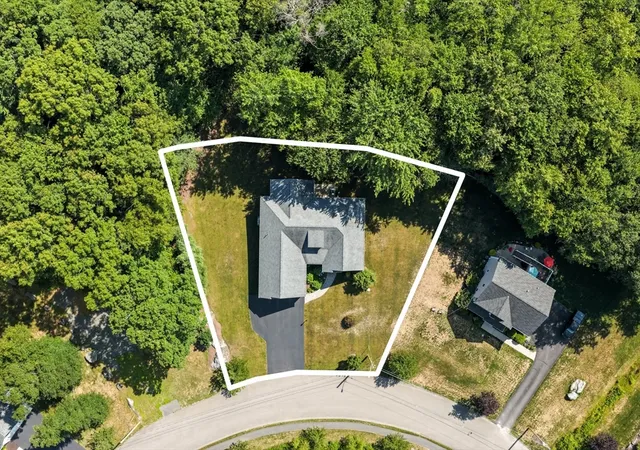 5th image of 76 Avalon Dr, Attleboro, MA 02703 | MLS# 73555296