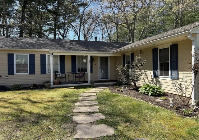 3rd image of 101 Brigantine Dr, East Falmouth, MA 02536 | MLS# 73521634