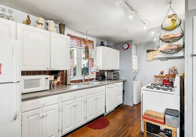 2nd image of 65 67 Lime St #2, Newburyport, MA 01950 | MLS# 73546119