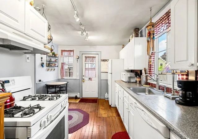 3rd image of 65-67 Lime St #2, Newburyport, MA 01950 | MLS# 73546119