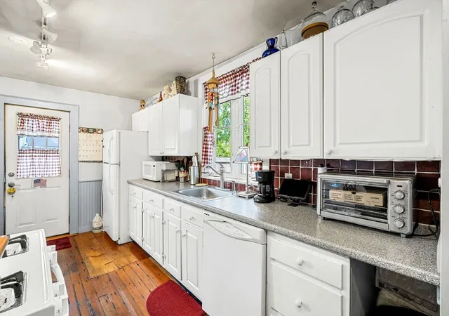 4th image of 65-67 Lime St #2, Newburyport, MA 01950 | MLS# 73546119