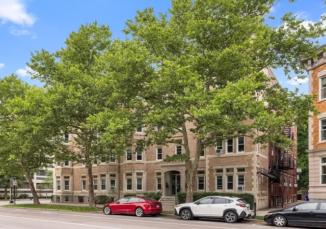 2nd image of 1834 Beacon St, Brookline, MA 02445