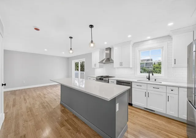 1st image of 16 Neillian Way #16, Bedford, MA 01730 | MLS# 73566737