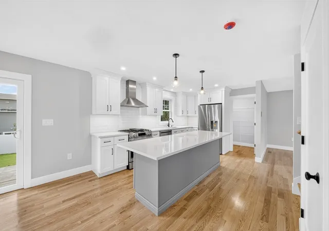 3rd image of 16 Neillian Way #16, Bedford, MA 01730 | MLS# 73566737