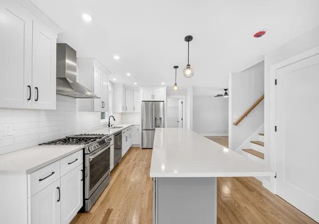 4th image of 16 Neillian Way #16, Bedford, MA 01730 | MLS# 73566737