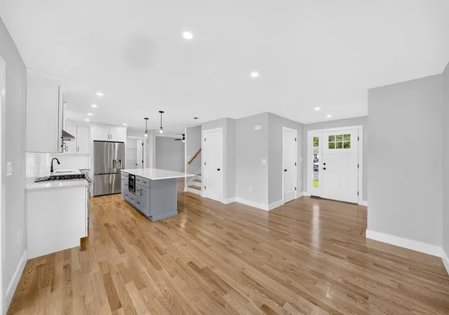 5th image of 16 Neillian Way #16, Bedford, MA 01730 | MLS# 73566737