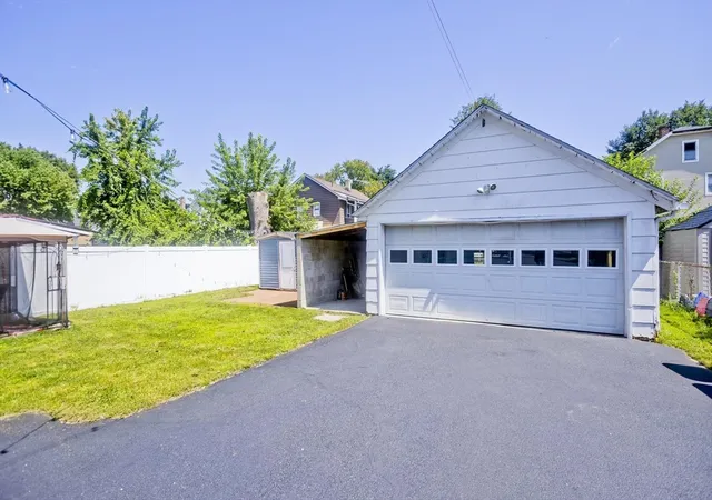 Listing Photo 5 - Condo for sale in building located at 37-39 Upland St, Springfield, MA 01104