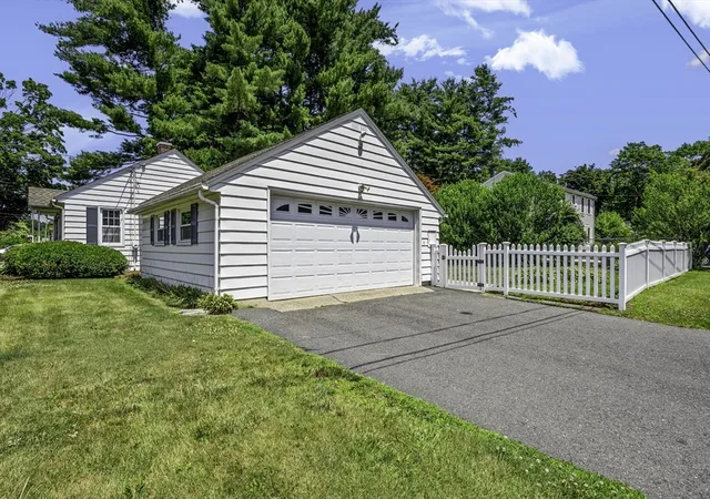 Homes for sale in Springfield, MA | 1855 Parker St, Springfield, MA 01128 | MLS# 73546005