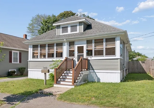 1st image of 256 Green St, Fairhaven, MA 02719 | MLS# 73555200