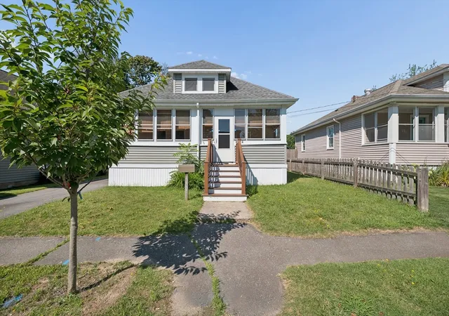 2nd image of 256 Green St, Fairhaven, MA 02719 | MLS# 73555200