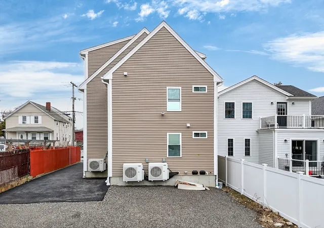3rd image of 16 Washburn St, Watertown, MA 02472