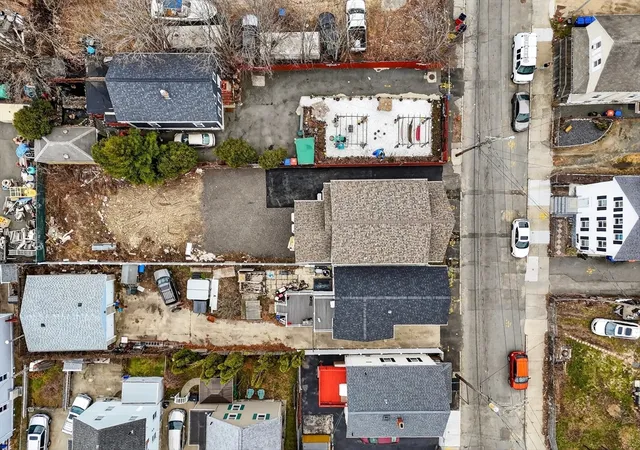 2nd image of 16 Washburn St, New Bedford, MA 02740