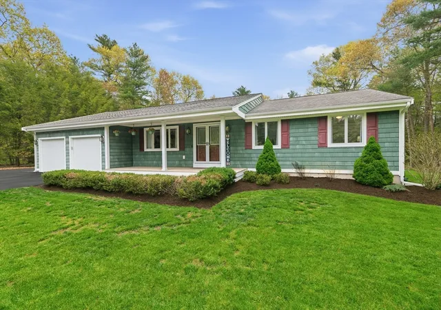 3rd image of 864 Locust St, Raynham, MA 02767 | MLS# 73523205
